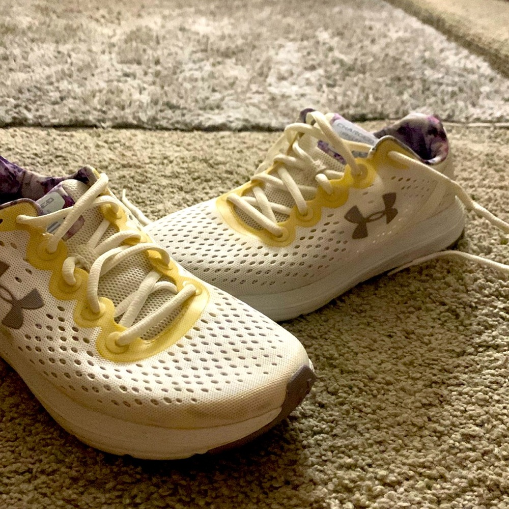 Under Armour, Size 7 USA